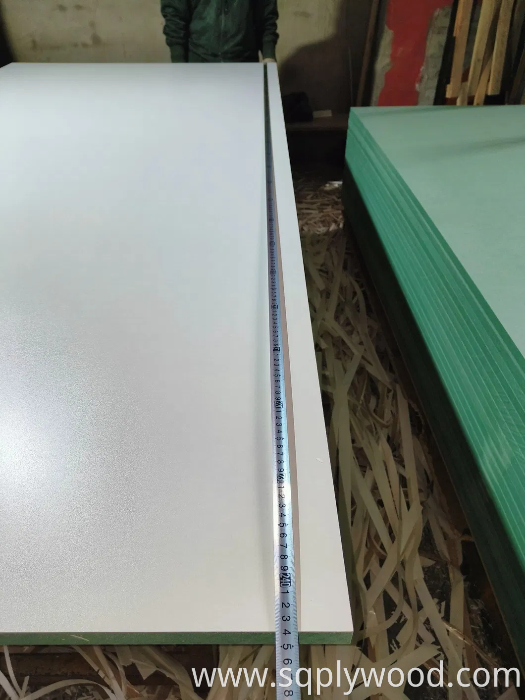 1220*2440mm Cabinet Wood Faced UV Raw Laminated Melamine Slot Slotted Waterproof Moisture Resistant Glossy Fiberboard Plain Melamine MDF